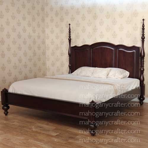 B 015 – Savannah’s Queen Poster Bed King Size