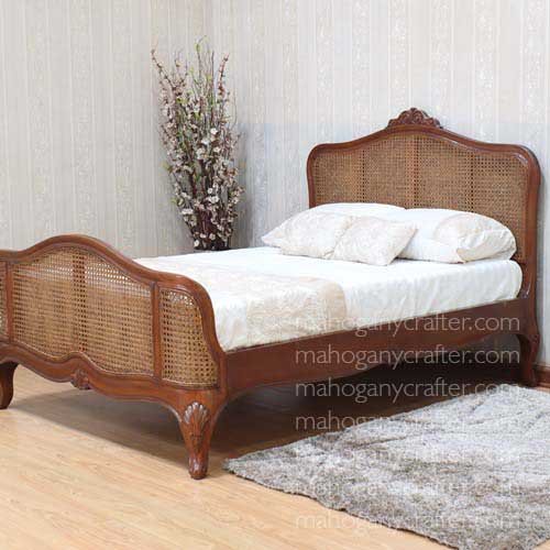 B 037 – Elegant Bed Queen Size