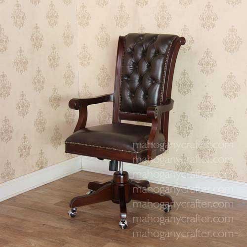 CH 082 – Banker’s Office Chair 72x84x117cm