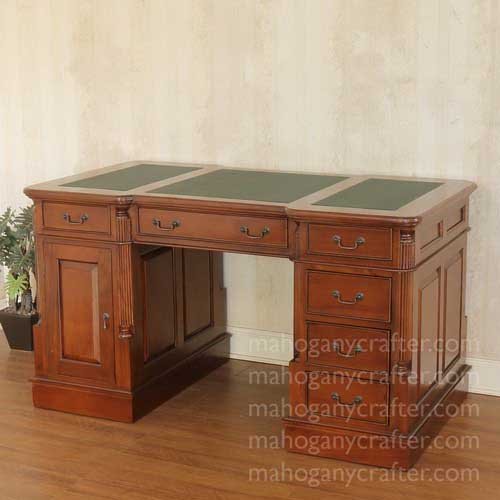 D 074 – Medium Plinth Base Desk 140x76x78cm