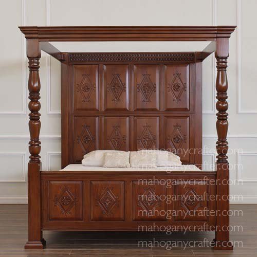 B 072 – Story_s Panels Canopy Bed