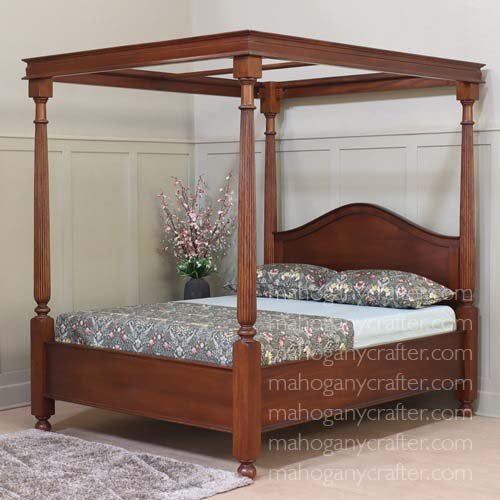 B 228 – Dorianne Canopy Bed