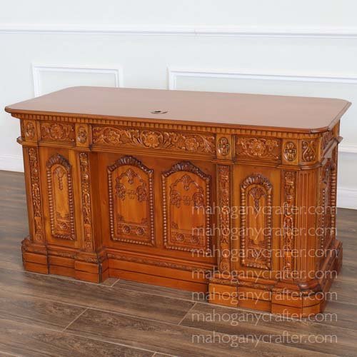 D 031 – Resolute Secretary Desk 145x65x77cm
