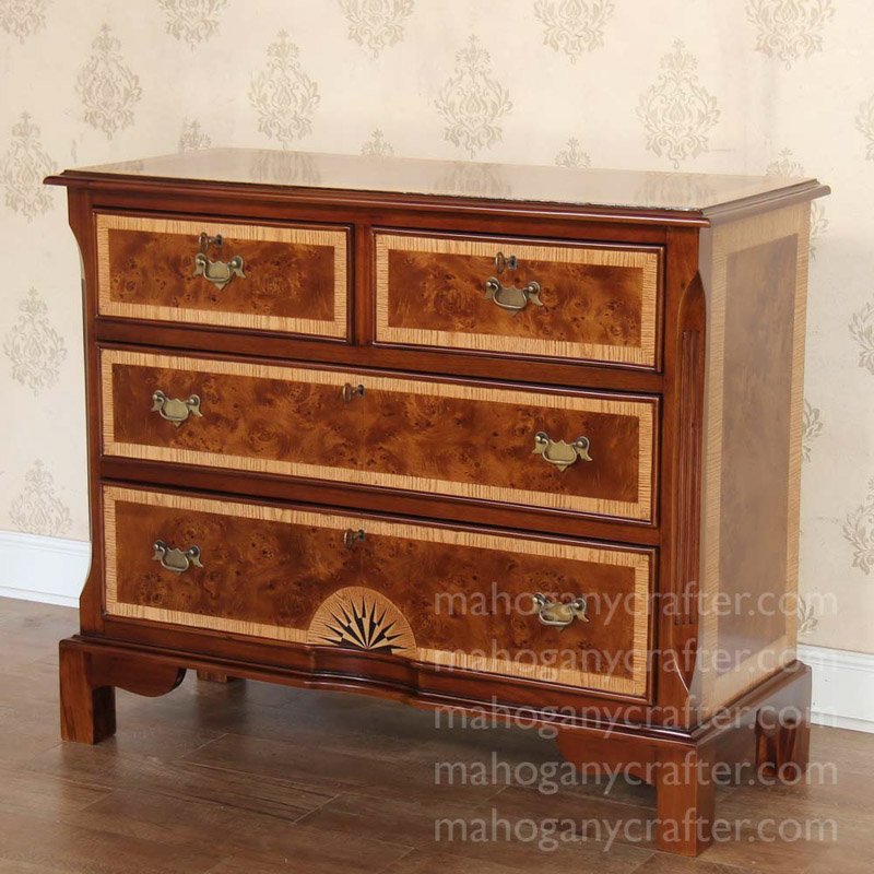 1017-46 English chest 117 x44.5×89