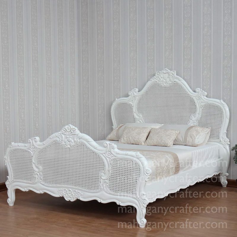B 006 – Arach rattan Bed in White 1