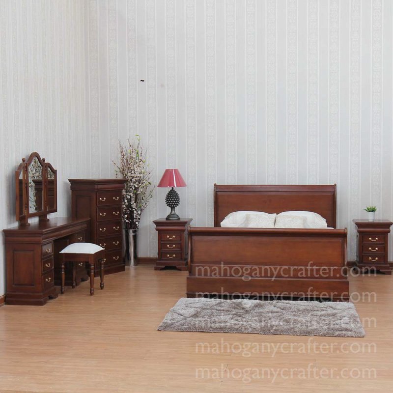 Sleigh bed room seat